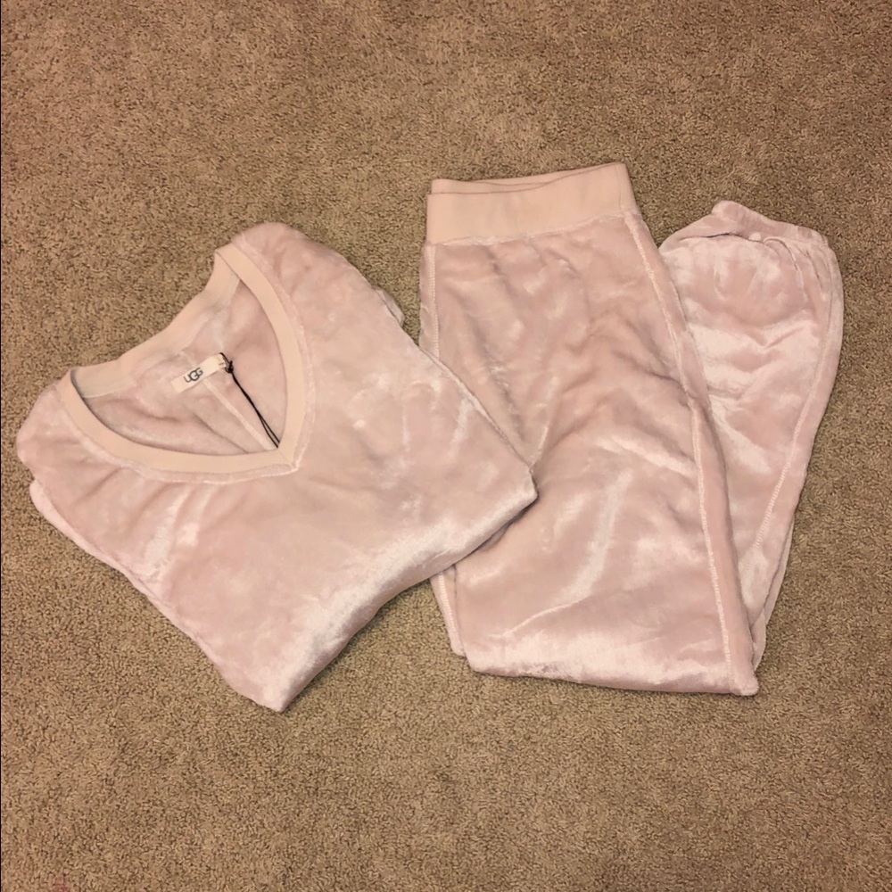 UGG Loungewear Set and a surprise free gift!